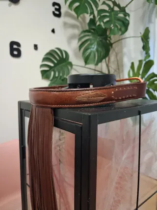 Frontalera de cuero abellana con flecos