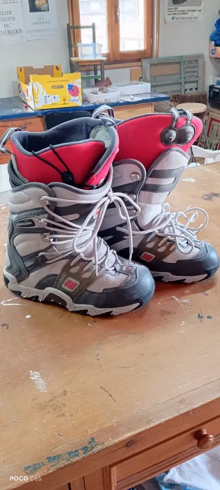 Tabla de Snowboard con Fijaciones + botas  snow DC