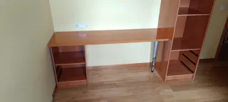 Mesa de escritorio y cajonera