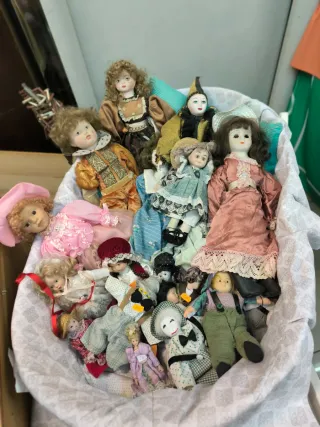 Muñecas de porcelana antiguas. 5 € unidad