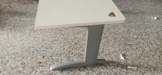 Mesa de oficina cuadrada