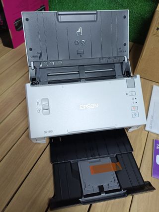 Scanner Business WorkForce DS-410 A4 compatto con alimentazione fogli, ADF 50 fogli e software Document Capture Pro di Epson