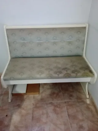 Banco de cocina beige y blanco