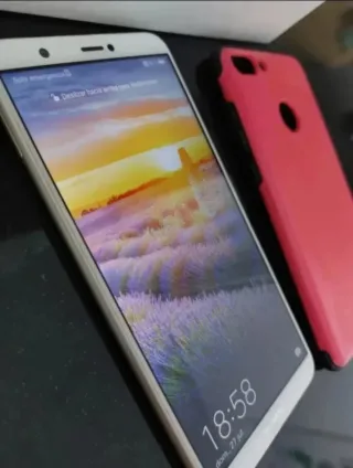 Huawei P Smart Bianco con Custodia Rossa