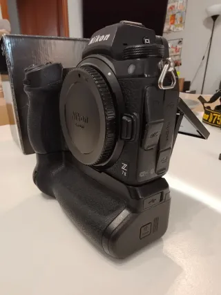 Nikon Z7 II con battery grip e accessori