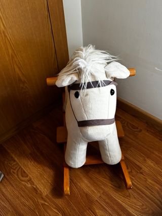 Caballo balancín blanco