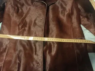 Abrigo de piel potro marrón,marca artico (Italia)