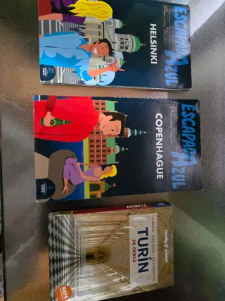 Guías de viaje varios países. 3 euros cada una.
