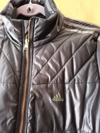 Cazadora Adidas acolchada negra Talla 38