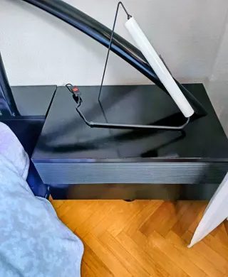 Dormitorio completo: Cama, mesitas y sinfonier.