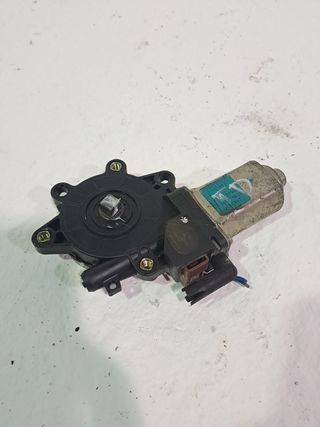 MOTOR ELEVALUNAS TRASERO DERECHO NISSAN X-TRAIL (T30)