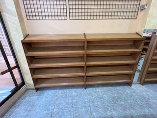 Estantería de madera