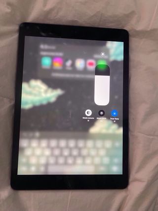 iPad 7ª Gen 2019 Negro + Funda Graffiti