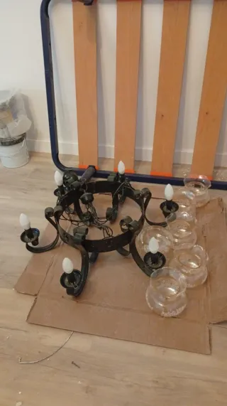 Lámpara de forja negra y cristal