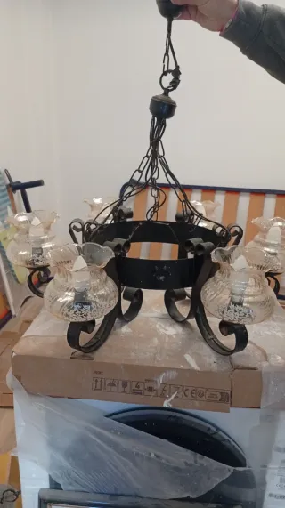 Lámpara de forja negra y cristal