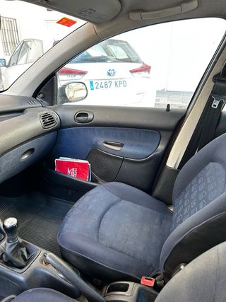 Peugeot 206 5p XR 75cv – 2003 – 1800€ negociables