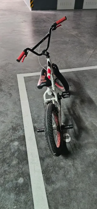 Bicicleta BMX Actimover Blanca y Roja