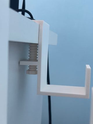 Supporto per ciabatta da scrivania senza fori