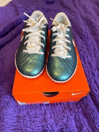 Botas de fútbol Nike Turf Talla 32