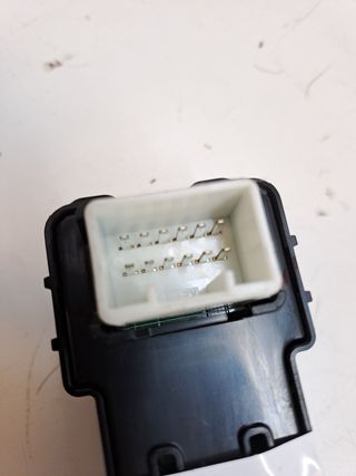 MANDO ELEVALUNAS TRASERO DERECHO HYUNDAI TUCSON (2)