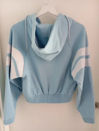 Sudadera con cremallera y capucha