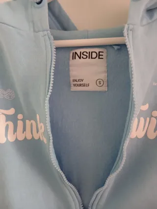 Sudadera con cremallera y capucha