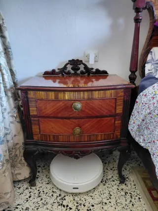 Dormitorio antiguo madera y tela