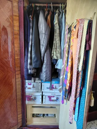 Dormitorio antiguo madera y tela