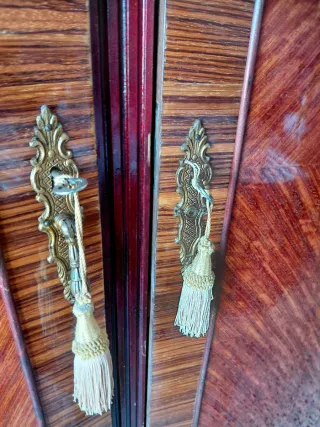 Dormitorio antiguo madera y tela