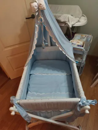 Moisés azul con dosel