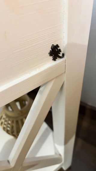 Comodino in legno massello