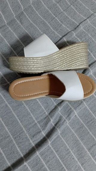 SANDALIAS CUÑAS BLANCAS
