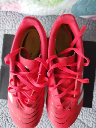 Botas de fútbol Adidas Predator rosas