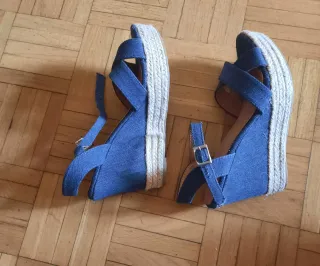 Sandalias de cuña con plataforma esparto.