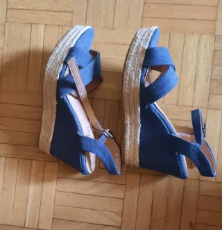 Sandalias de cuña con plataforma esparto.