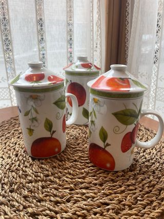 Taza de té con filtro y tapa