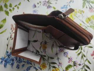 Cartera juvenil marrón y verde