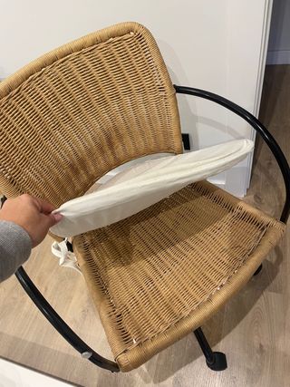 Silla de oficina con ruedas y mimbre