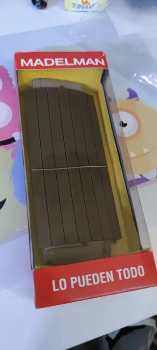 Tienda de campaña y mesa Madelman.  Escucho oferta