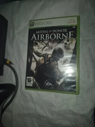 Xbox 360 + Mando + 3 Videojuegos