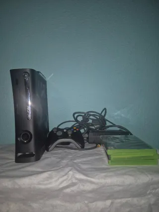 Xbox 360 + Mando + 3 Videojuegos