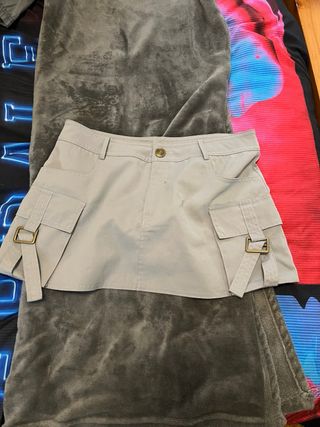 Conjunto de ropa de mujer. Prendas varias