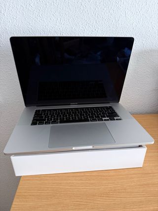 MacBook Pro 16’’ i7 2019 16GB RAM 500GB SSD perfec