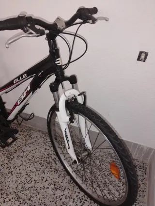 Bicicleta BTT BH Negra y Rosa