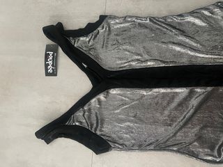 Precioso vestido plateado de punto