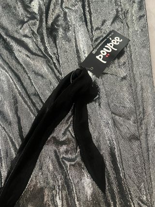 Precioso vestido plateado de punto