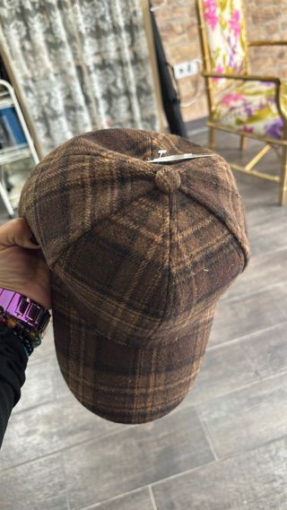 Berretto a quadri effetto pelle di pesca