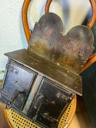 LIMOSNERO IGLESIA Antigua caja de madera y metal