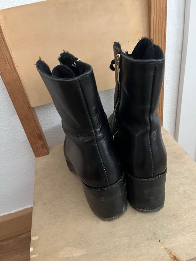 Botines de piel negros con cordones