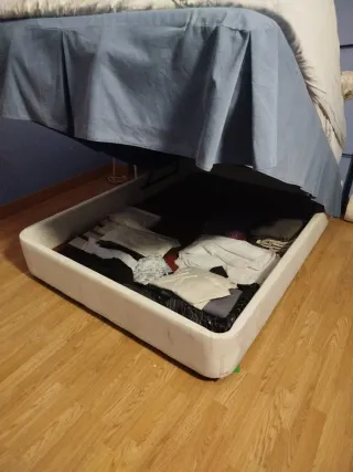 Canapé con cabecero de metal